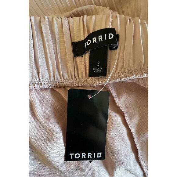 NWT Torrid Blush Pink Flowy Stretchy Knee Length Professional Skirt - Picture 2 of 4